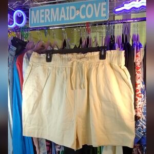 XL+ NWT JUNIPER + LIME Cream Linen Shorts 19-21.5" Waist  4.25"Inseam 14"Rise